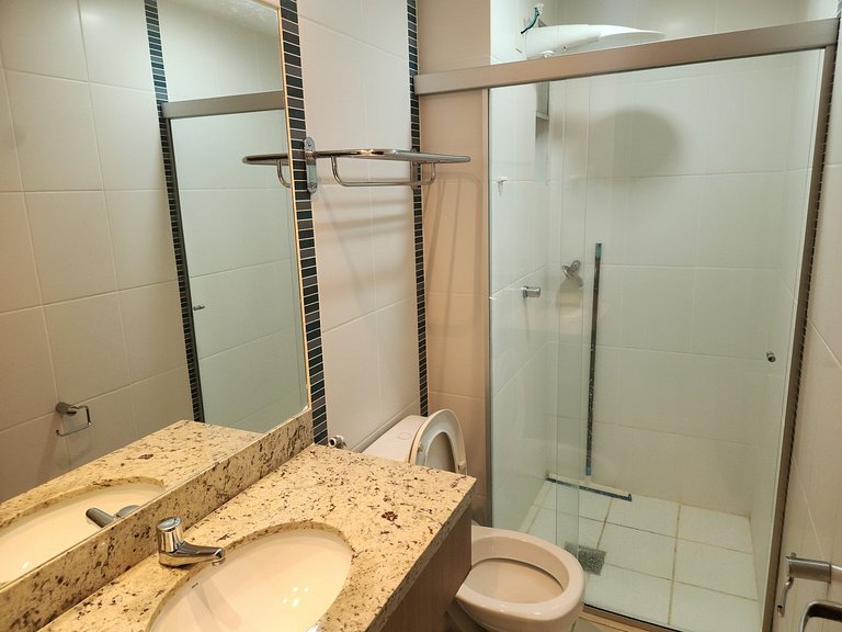 Apto em Rio Quente com ar na sala e suíte