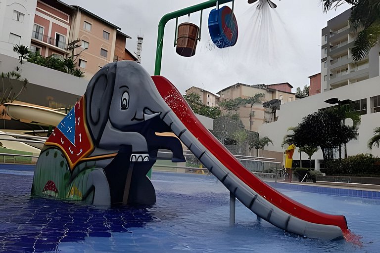 Apto Rio Quente - Vista piscina e ar cond na suíte
