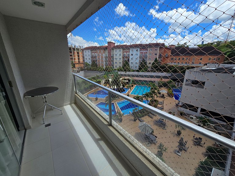 Apto em Rio Quente c/vista piscina e ar cond suíte