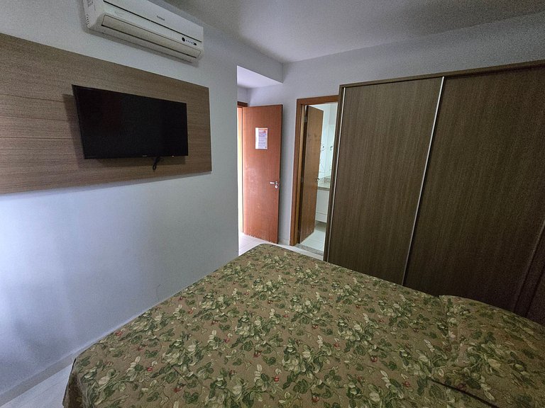 Apto em Rio Quente com ar na sala e suíte