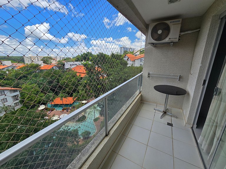 Apto em Rio Quente com ar na sala e suíte